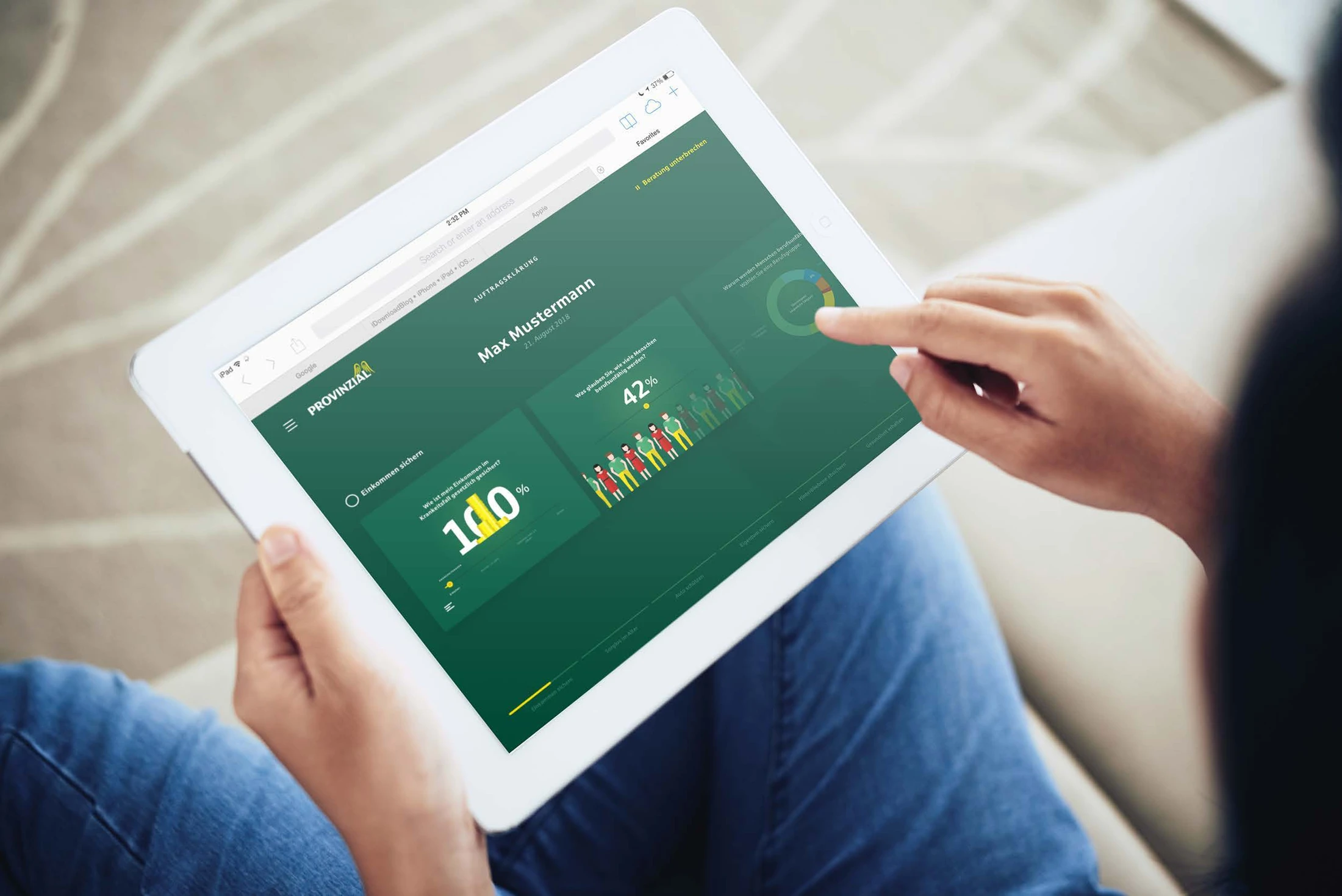 Provinzial-Berater-App auf einem iPad im persönlichen Beratungsgespräch